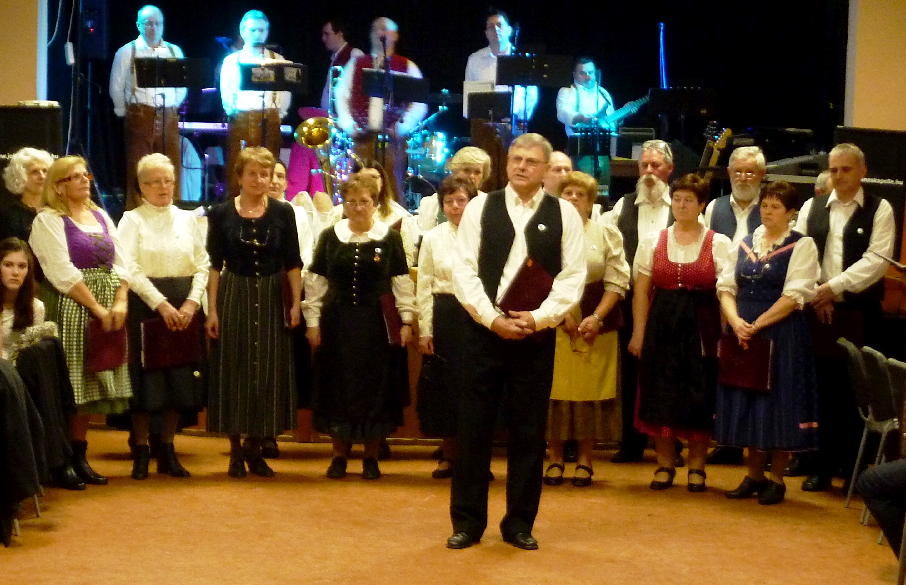 Sváb Bál Újságba .jpg